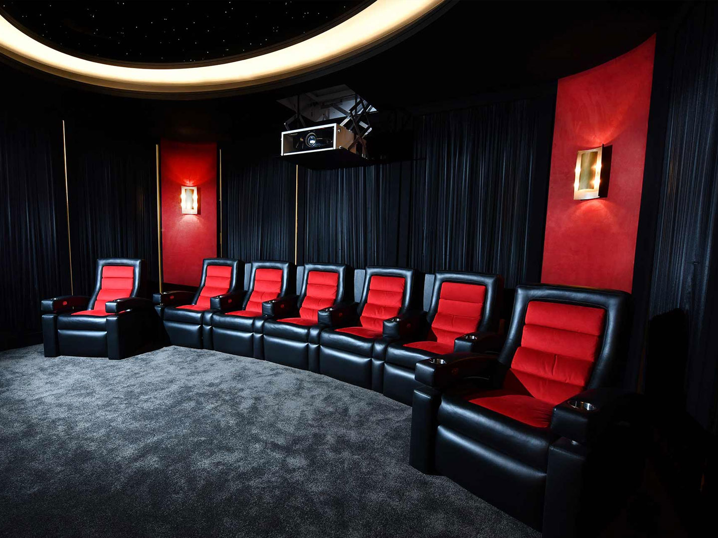 家庭影院设计，别墅设计师如何打造奢华的家庭影院