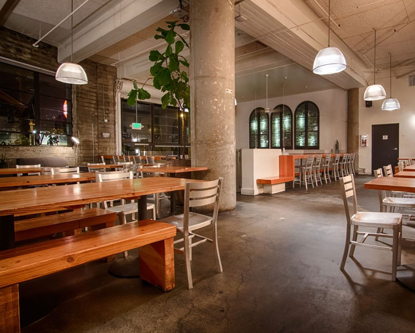 如何设计出色的主题咖啡店布局和吧台